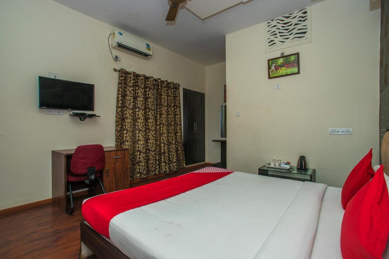 Hotel Venkat Presidency Bangalore Esterno foto